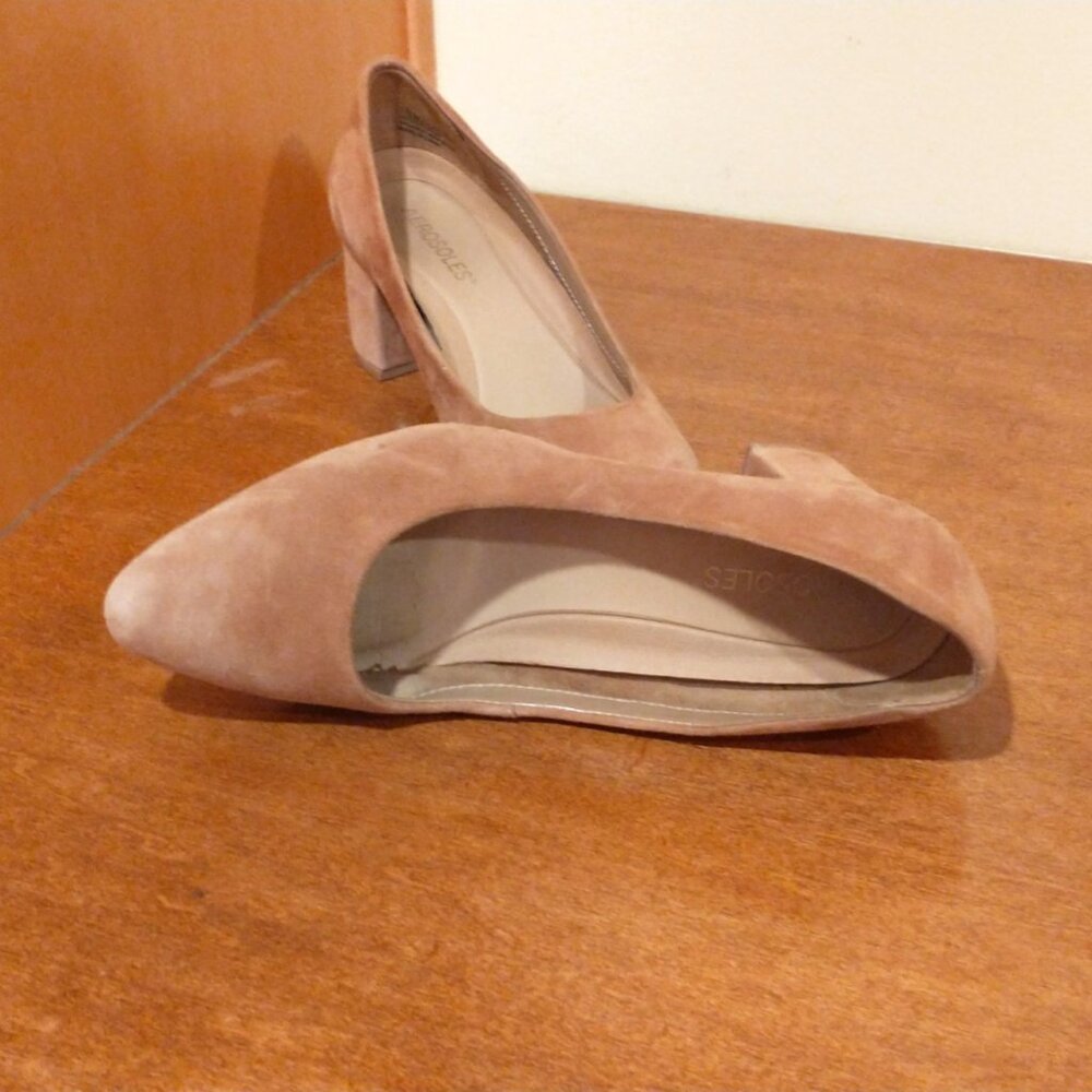 AEROSOLES Silver Star Suede Pump, Size 7.5M, Tan